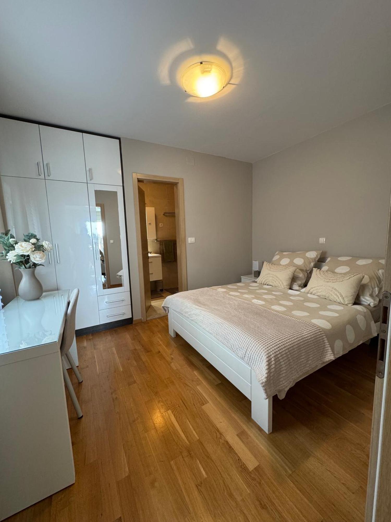 Apartment Tri Sunca Baška Voda Екстериор снимка