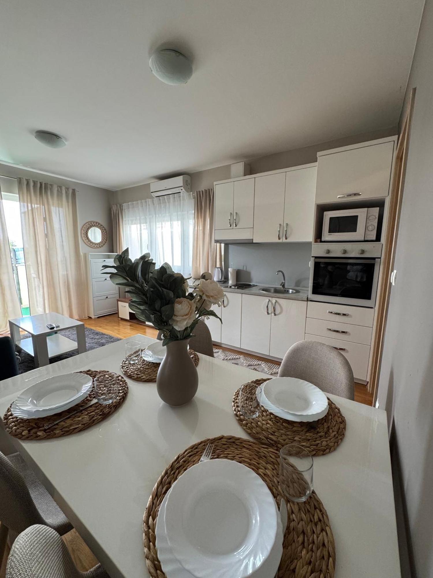 Apartment Tri Sunca Baška Voda Екстериор снимка